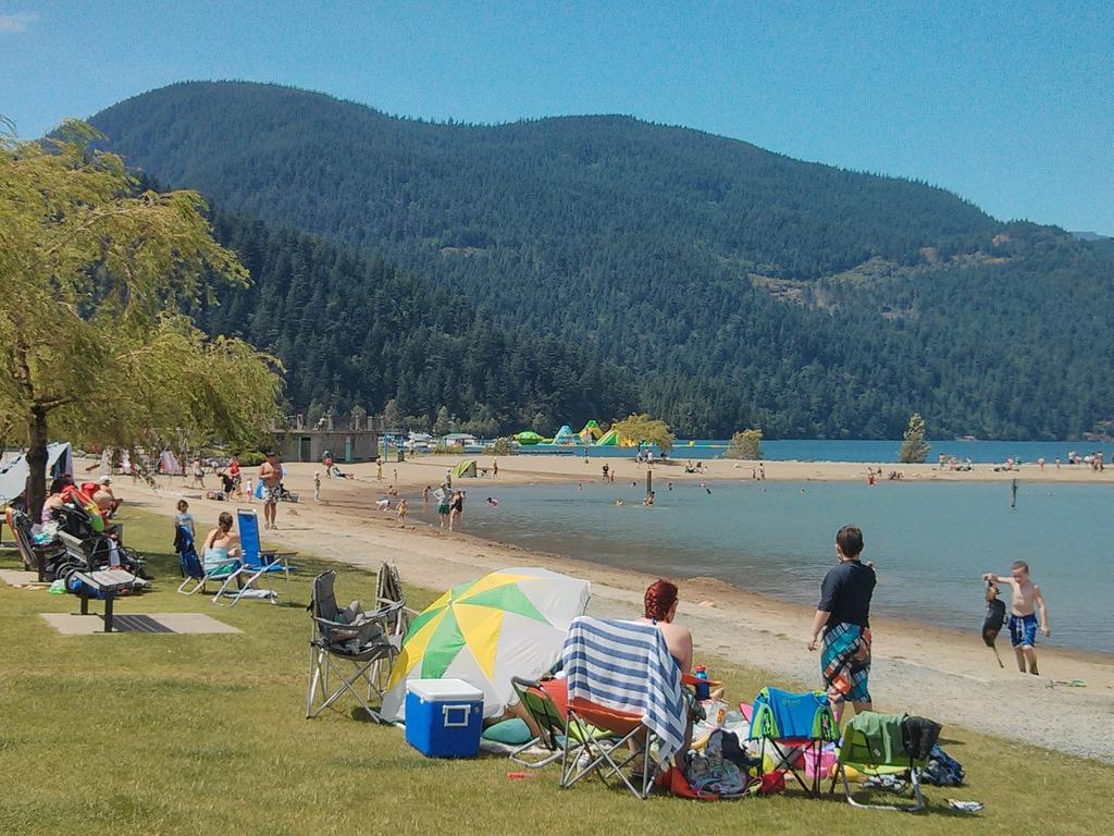 Harrison Lake Hotel Харрисон-Хот-Спрингс Экстерьер фото
